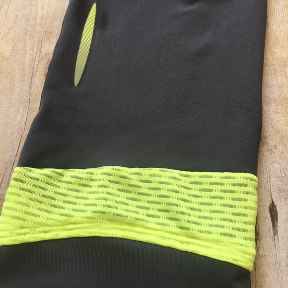 Under Armour Capris - Picture 7 of 7